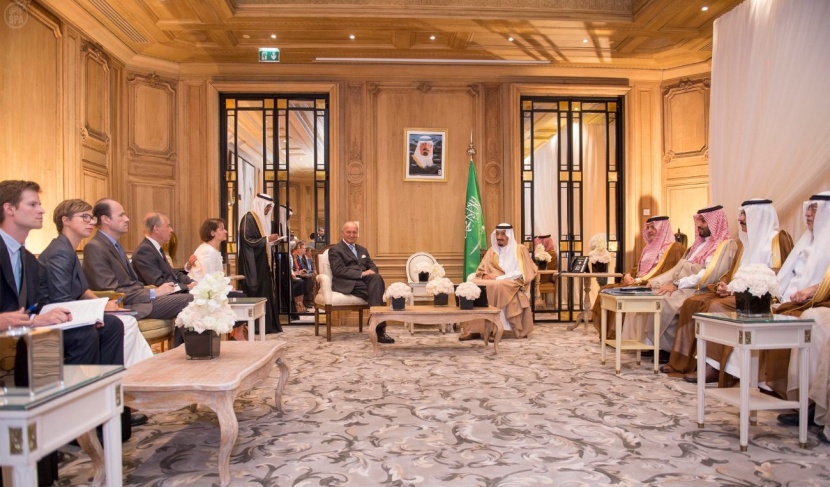 ولي العهد يبحث مع وزير الخارجية الفرنسي القضايا الأقليمية والدولية