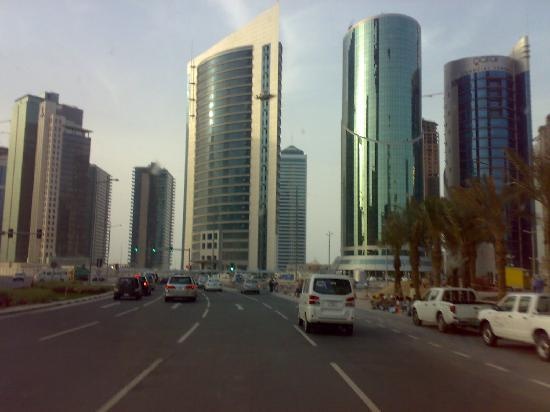 أنباء عن قيام قطر بسجن بريطانيين كان يحققان في ظروف عمل الأجانب