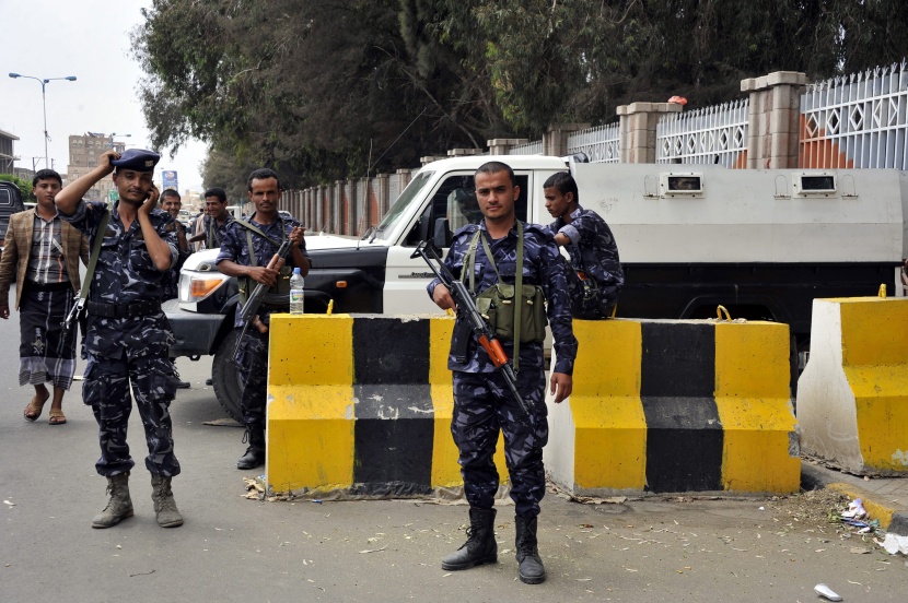 الداخلية اليمنية تعلن فض اعتصامات الحوثيين في طريق المطار والحوثيون ينفون