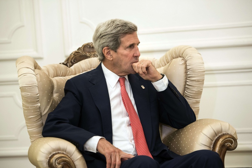 مقتل 9 في انفجار ثلاث سيارات في بغداد أثناء زيارة كيري