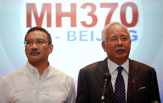 رئيس وزارء ماليزيا يدعو إلى "الأمن الجماعي" لتجنب تكرار حادث الطائرة