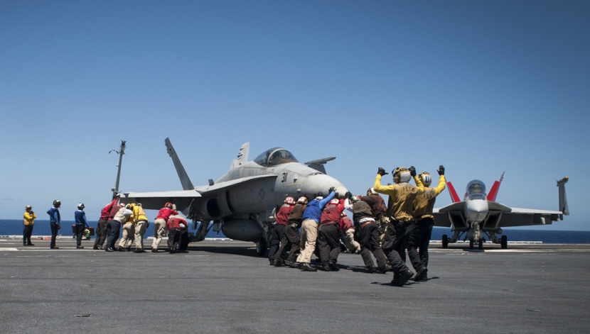 تحطم طائرتين تابعتين للبحرية الأمريكية غرب المحيط الهادئ