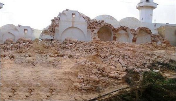 داعش  تدمر أضرحة ومقابر للصوفيين في دير الزور بسوريا