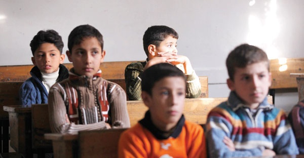 أطفال «حلب» يعودون للدراسة في الأقبية والمخابئ