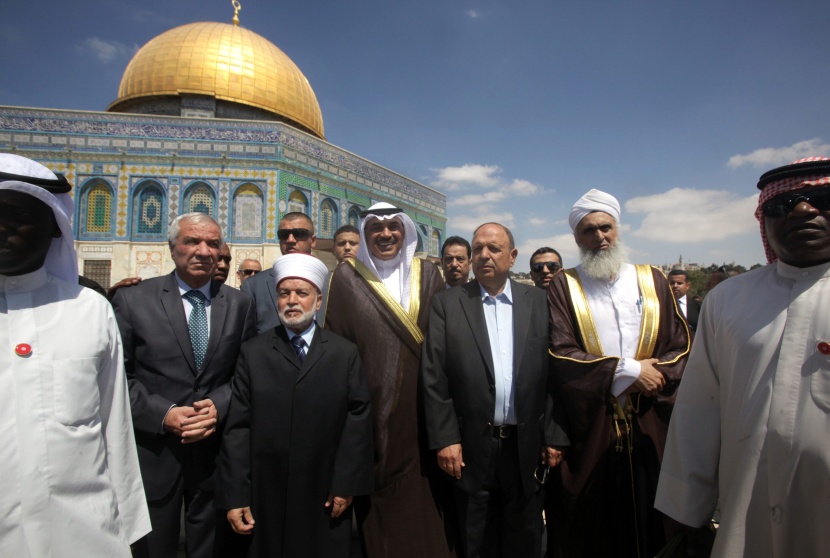 وزير الخارجية الكويتي يُصلي في المسجد الأقصى
