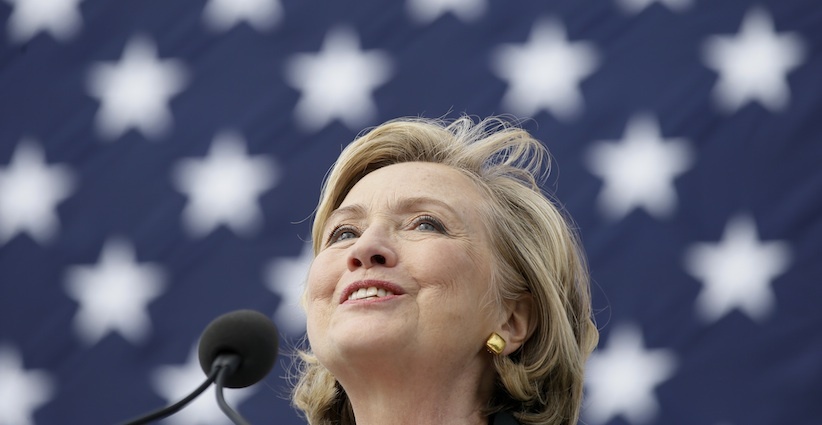 هيلاري كلينتون تقول انها تفكر في خوض سباق الرئاسة الأمريكية