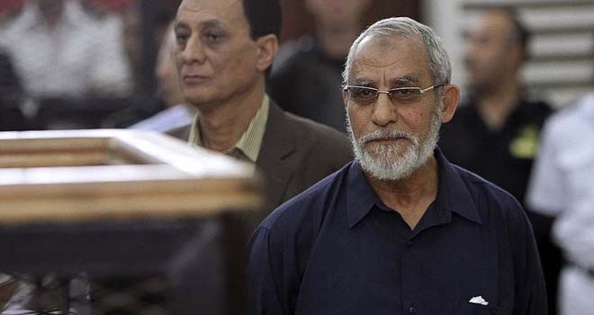 مصر : السجن المؤبد لمرشد الإخوان و14 آخرين لإدانتهم في قضية عنف