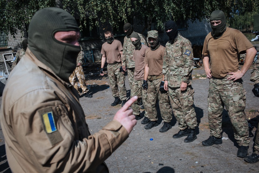 أوكرانيا تعرض على المتمردين حكما ذاتيا محدودا لثلاث سنوات