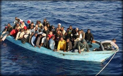 السلطات الليبية تنقذ 102 مهاجرين وتنتشل 3 جثث شرق العاصمة طرابلس