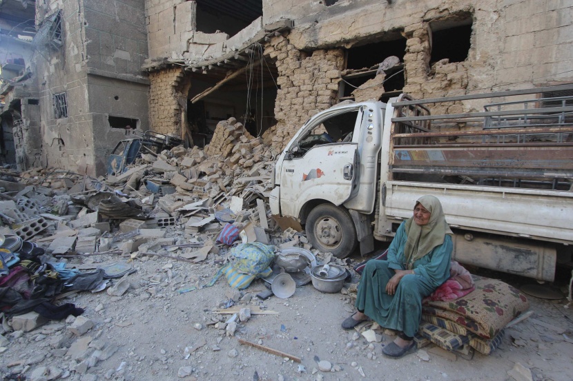 مقتل 48 شخصا في غارات جوية على حمص