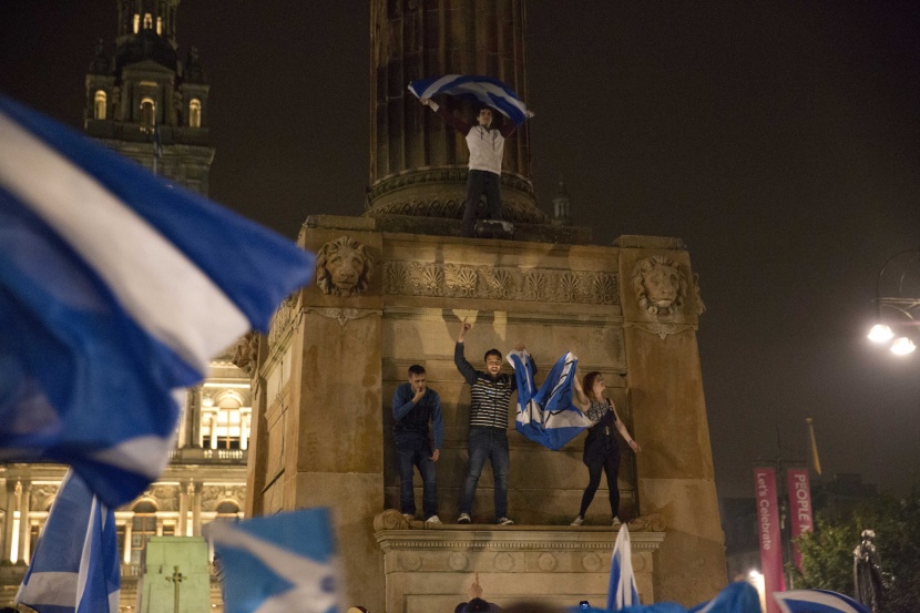 الأسكتلنديون رفضوا الاستقلال والمملكة المتحدة تعد بسلطات أوسع لمناطقها