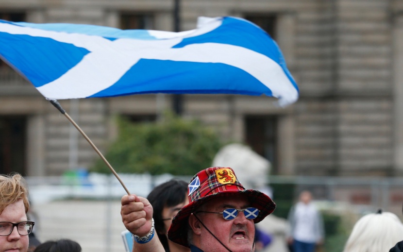 الأسكتلنديون رفضوا الاستقلال والمملكة المتحدة تعد بسلطات أوسع لمناطقها