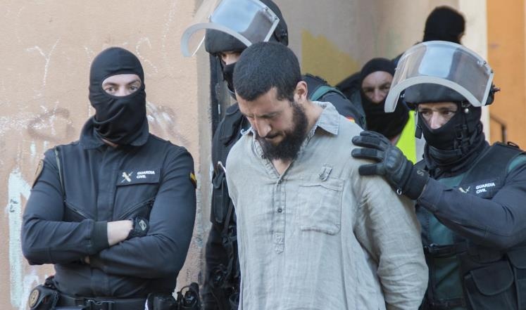 توجيه الاتهام لخمسة موقوفين في فرنسا بقضية تجنيد جهاديين للقتال في سوريا