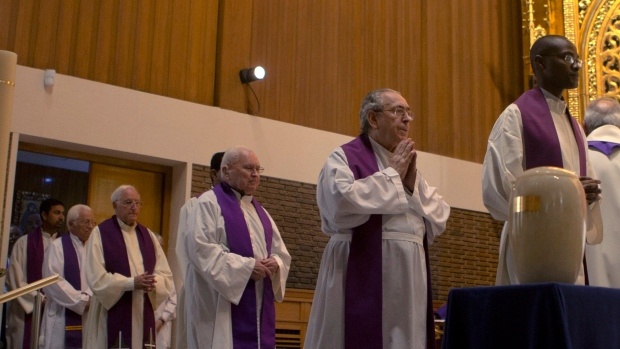 إسبانيا ترحل قسا من سيراليون بعد إصابته بالإيبولا