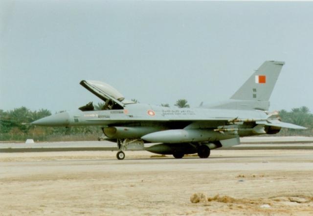 الإمارات والبحرين يؤكدان مشاركتهما في الضربات الجوية ضد داعش