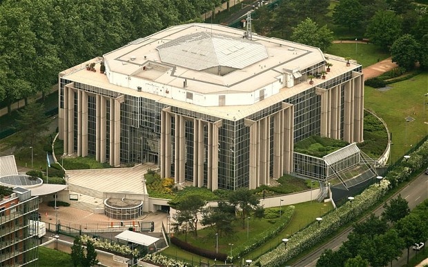 الإنتربول يعزز تبادل المعلومات عن المقاتلين الأجانب في سوريا والعراق