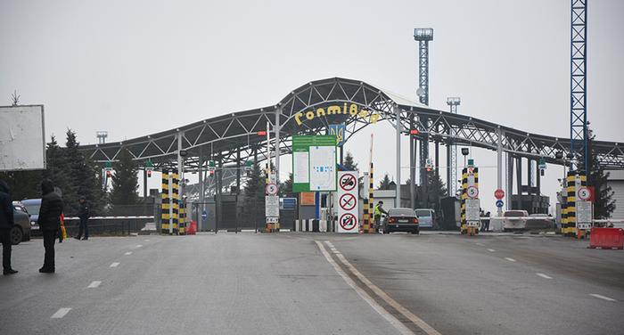 أوكرانيا تدرس إمكانية إغلاق حدودها موقتا مع روسيا