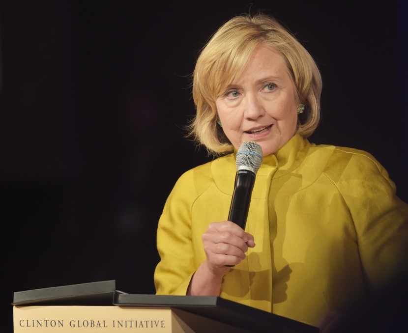 كلينتون تدافع عن مساواة المرأة بالرجل وترى أن المشكلة تكمن في التعليم