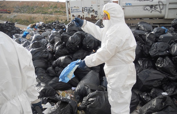 اليونان تواجه غرامات أوروبية بسبب عدم إدارتها النفايات الخطرة على نحو ملائم