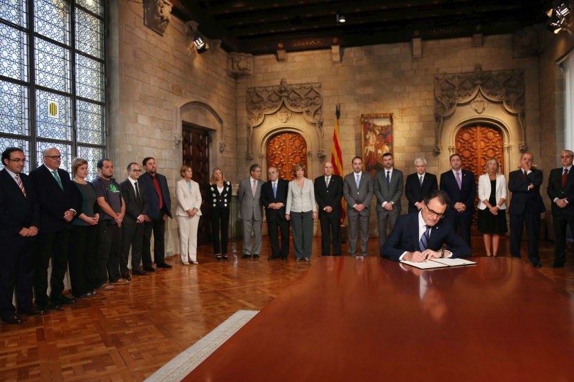 أسبانيا تتعهد بعرقلة مرسوم زعيم كتالونيا للتصويت على الإستقلال