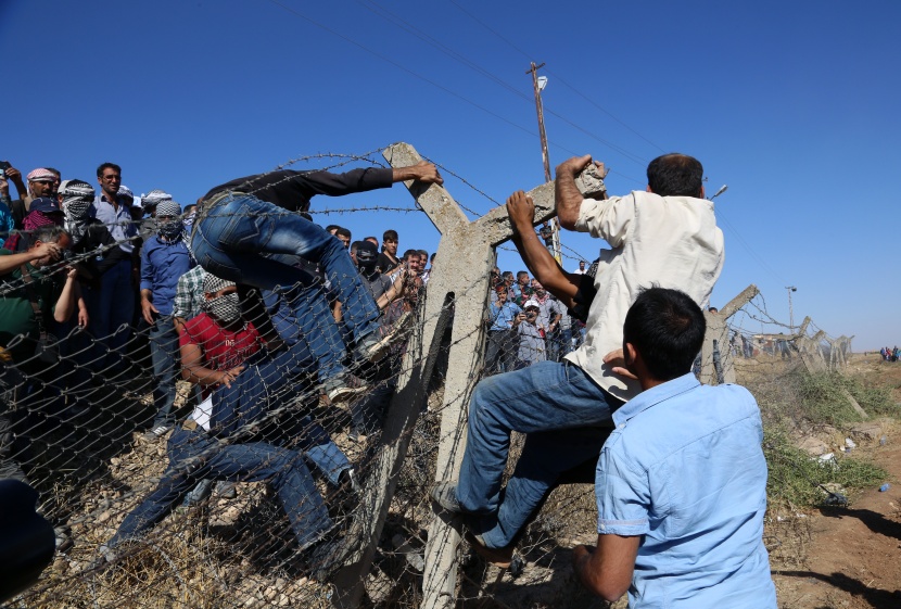 مقاتلو "داعش" يقصفون عين العرب بالصواريخ