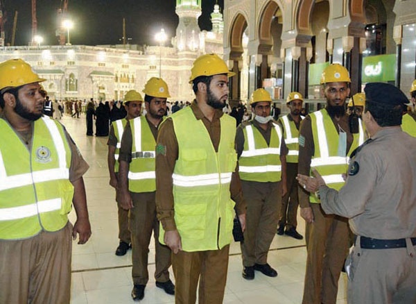 وزير الداخلية يستعرض مهارات 95 ألف رجل أمن مشاركين في مهمة الحج