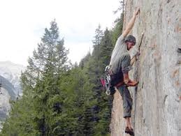 مقتل متسلق جبال سويدي وآخر كندي في انهيار صخري في جنوب تشيلي