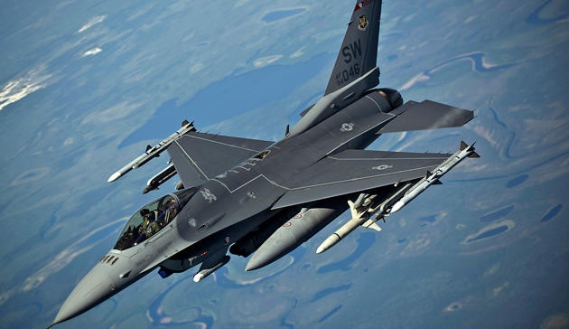 التحالف الدولي يشن ضربات على أطراف بلدة عين العرب