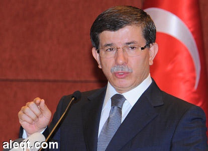 أوغلو: تركيا ستسعى لمنع سقوط بلدة كردية سورية في يد داعش