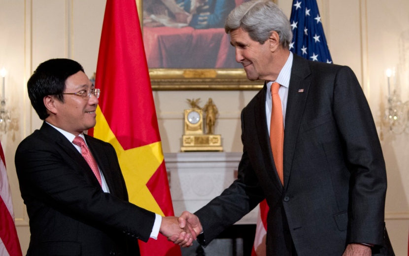 واشنطن ترفع الحظر جزئيا على مبيعات الأسلحة إلى فيتنام