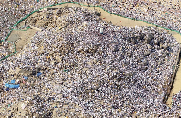 عرفات يكسوها «البياض»