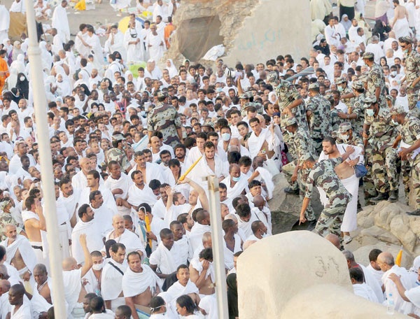 عرفات يكسوها «البياض»