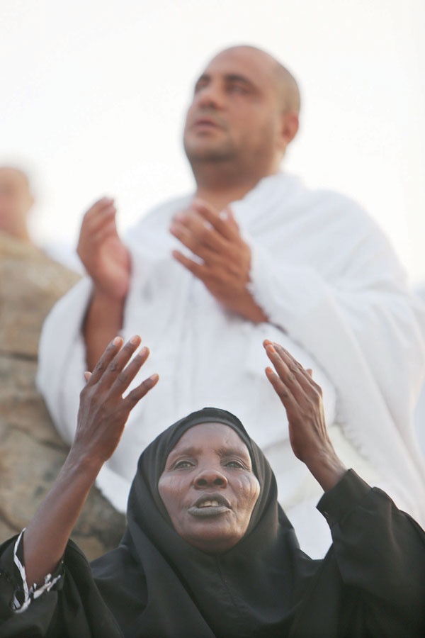 عرفات يكسوها «البياض»