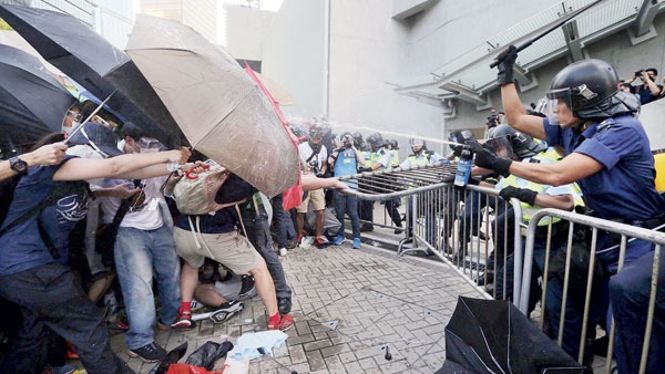 هونج كونج.. احتجاجات ومخاوف من إعادة تصدير الاشتراكية