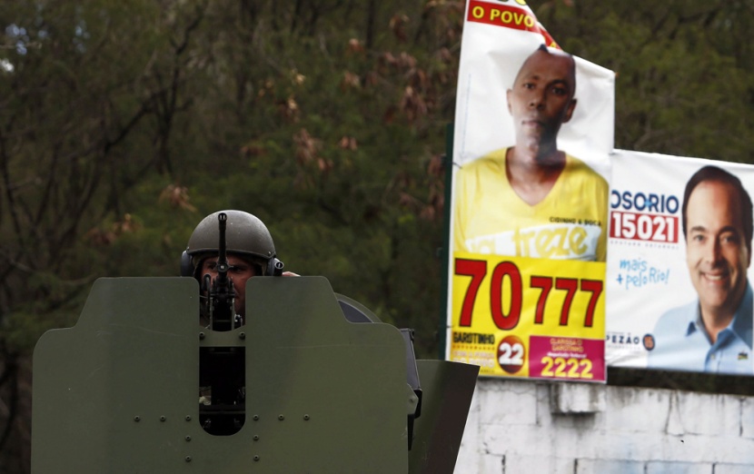 البرازيليون يدلون بأصواتهم في انتخابات رئاسية يصعب التكهن بنتيجتها