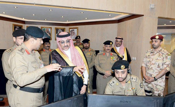 وزير الداخلية يتفقد مقر الأمن العام في منى