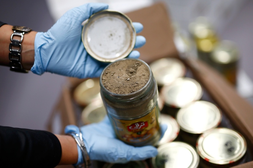 قصة مصورة: شرطة ألمانيا تضبط 330 كجم من الهيروين في حمولة خيار مخلل وثوم