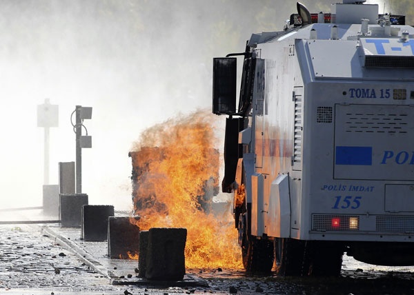 أردوغان: أعمال الشغب محاولة "لنسف" عملية السلام مع الأكراد