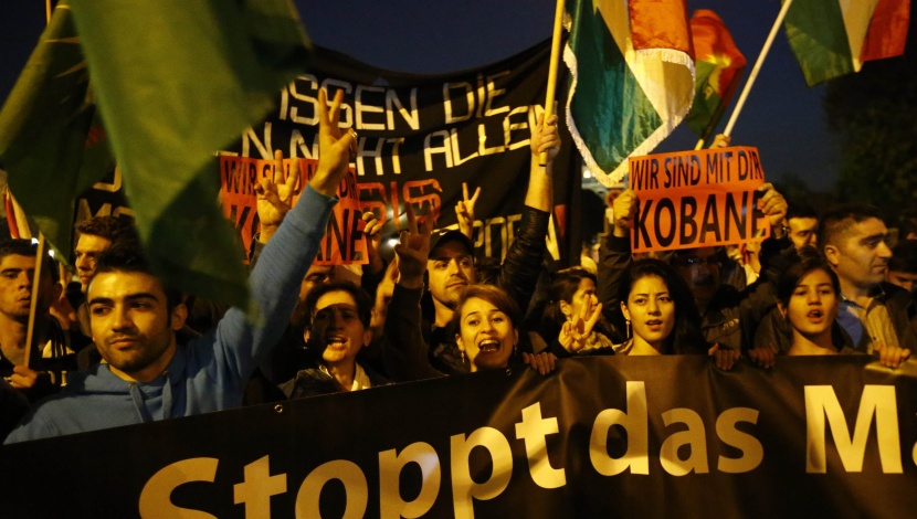 إصابة شخصين في اشتباكات بين متظاهرين أكراد ومؤيدين لـ"الدولة الإسلامية" في النمسا