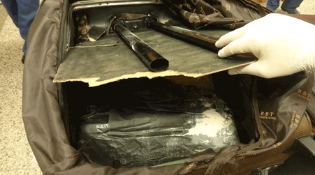 دبي تحبط تهريب أكثر من 6 كيلوجرامات هيروين و46 جرام أفيون في حقيبة مسافر