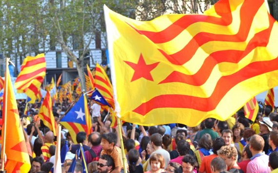 زعماء كتالونيا يلغون استفتاء على استقلال الإقليم