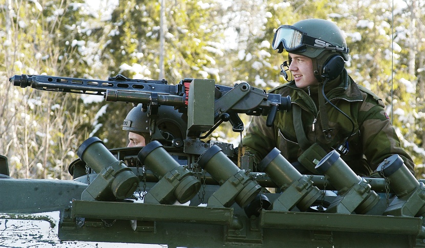 النروج تجيز تجنيد النساء للخدمة العسكرية