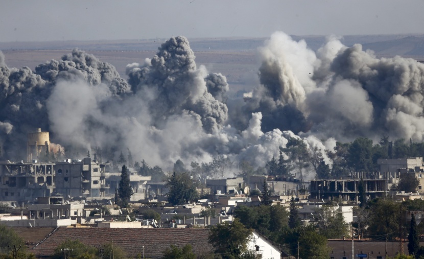 طائرات التحالف تقصف كوباني وسقوط قذائف أطلقها مقاتلو "داعش" في تركيا