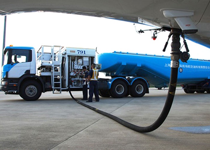 حكومات الاتحاد الأوروبي توافق على حظر تصدير وقود الطائرات لسوريا