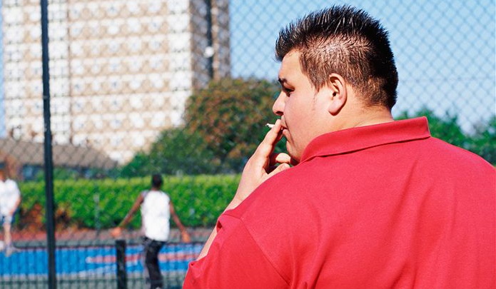 دراسة: المراهقون البدناء أكثر ميلا للإقدام على التدخين