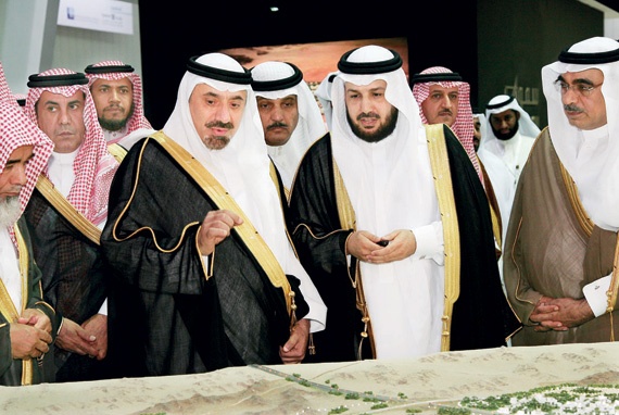 نائب أمير الشرقية يدشن معرض العقار.. ورئيس الغرفة يحمل المصارف وشركات التمويل الأزمة الإسكانية