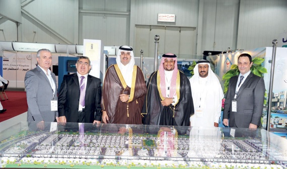 نائب أمير الشرقية يدشن معرض العقار.. ورئيس الغرفة يحمل المصارف وشركات التمويل الأزمة الإسكانية