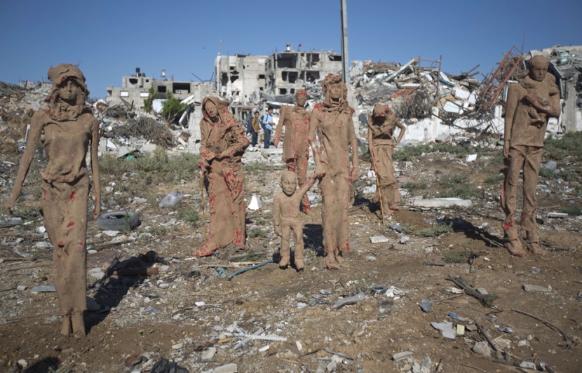 قصة مصورة: مجسمات تحكي صمود الفلسطينيين تحت قصف قوات الإحتلال الإسرائيلي