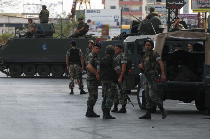 إصابة 8 جنود لبنانيين في اشتباك مع مسلحين من داعش