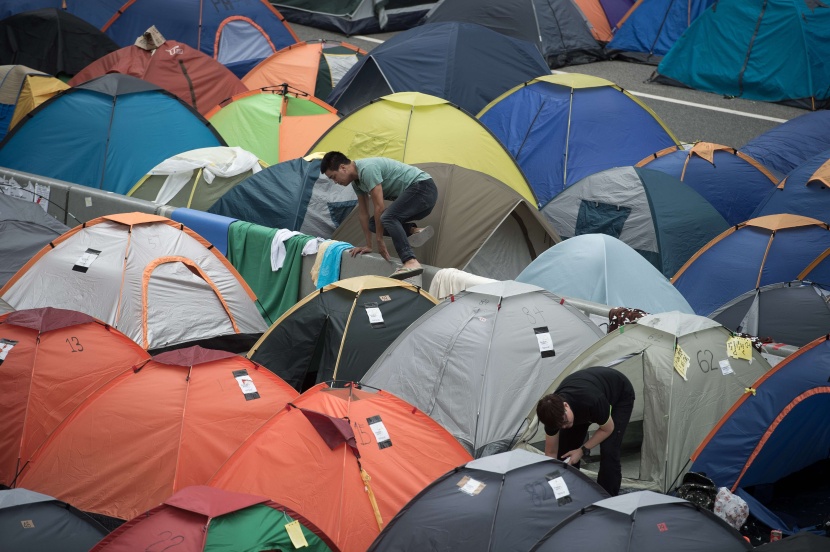 قصة مصورة : متظاهرون في هونج كونج يحتلون وسط المدينة
